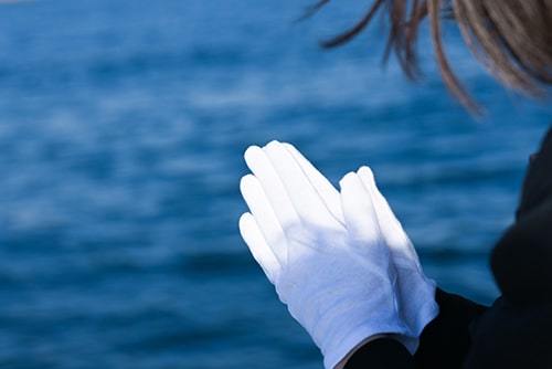 スタッフによる黙祷